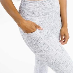 Zyia Gray Level 2 in 1 Light N Tight Hi-Rise Capri 20” leggings size 8-10